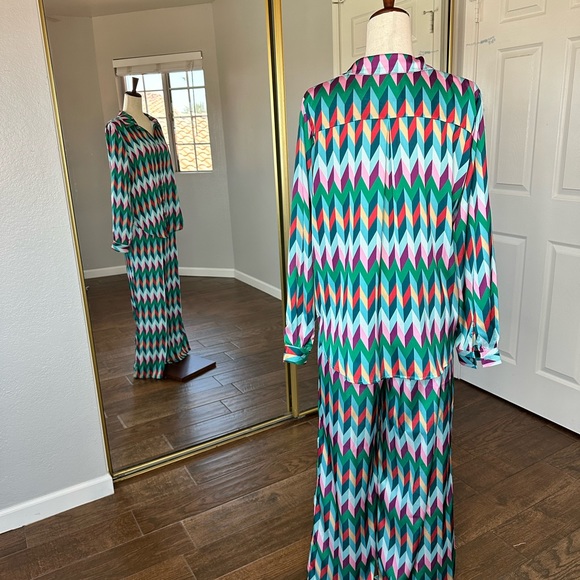 Pajama pant suit in green kaleidoscope print - Picture 3 of 4